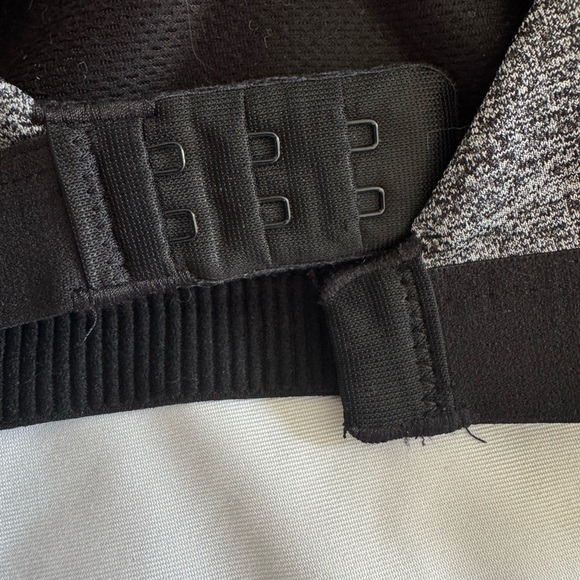 Victoria's Secret VSX Sport Push-Up Sports Bra 32D Adjustable, Padded Support - Picture 4 of 7